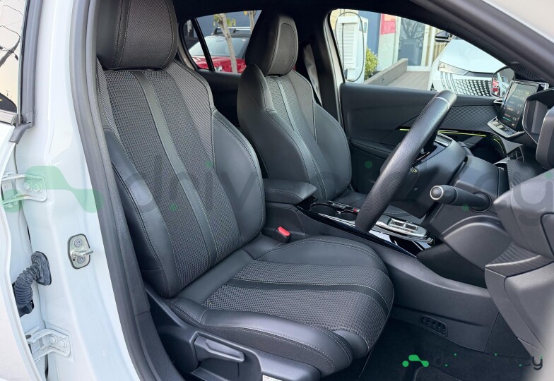 Peugeot 208 White
