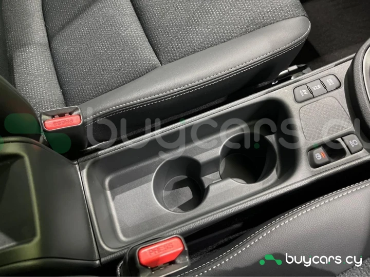 Toyota Yaris Cross Белый