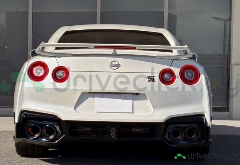 Nissan GT-R White