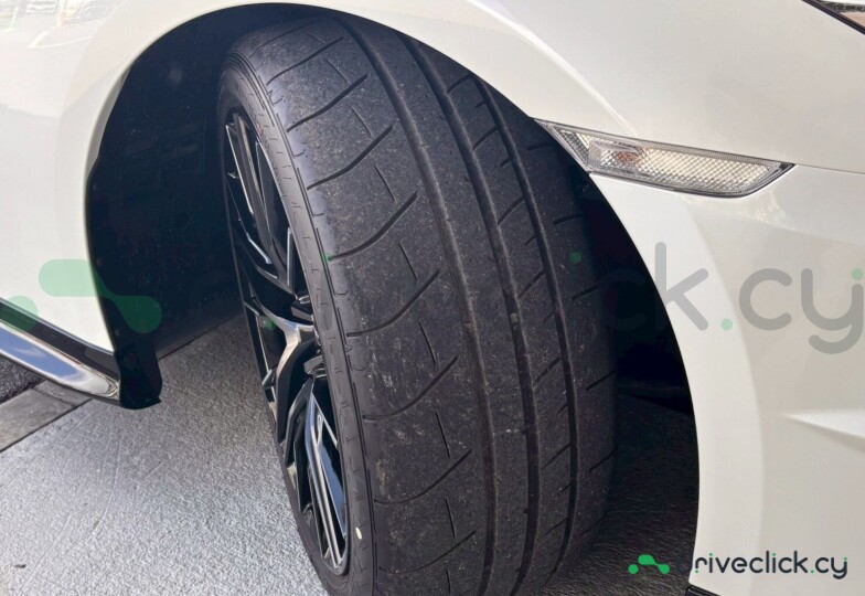 Nissan GT-R White