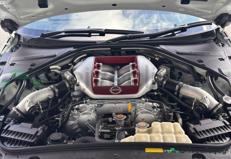 Nissan GT-R White