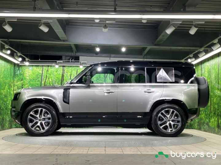 Land Rover Defender Серый