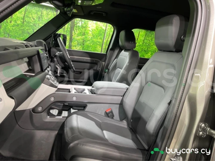 Land Rover Defender Серый