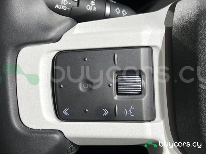 Land Rover Defender Серый