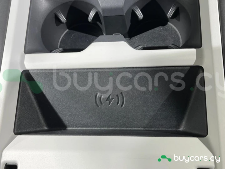 Land Rover Defender Серый