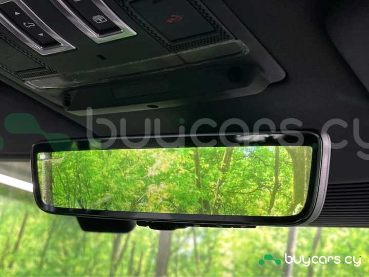 Land Rover Defender Серый