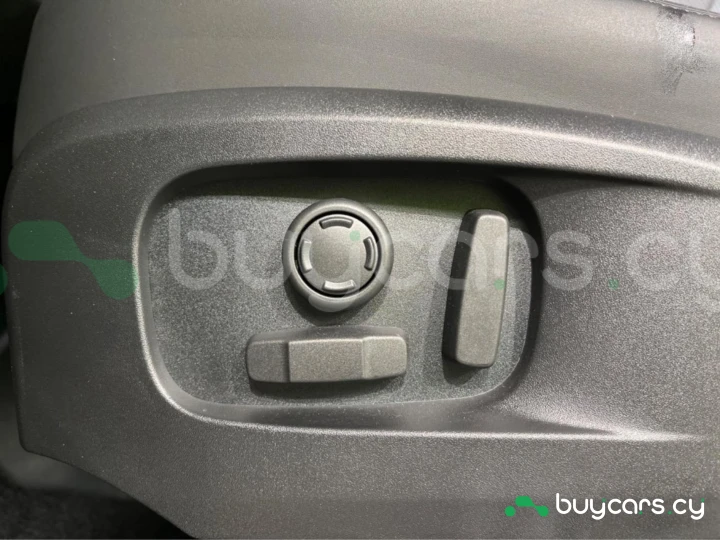 Land Rover Defender Серый