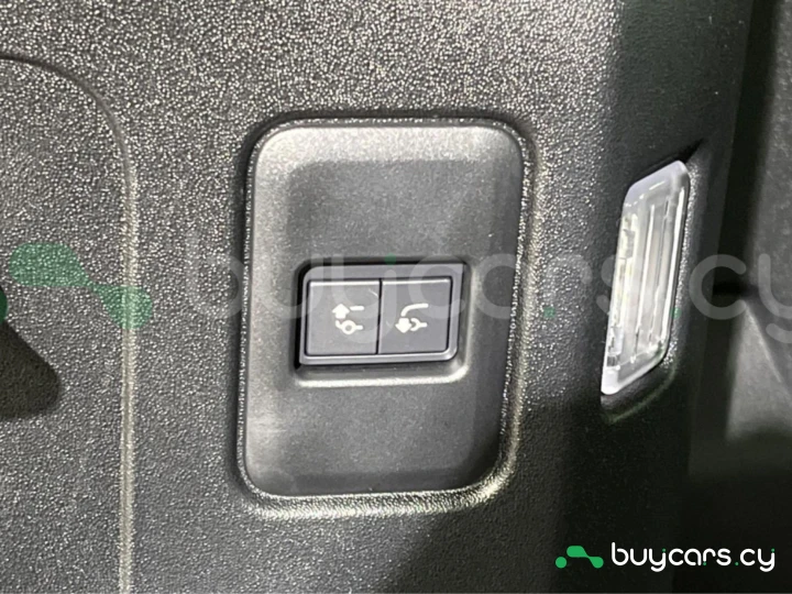 Land Rover Defender Серый