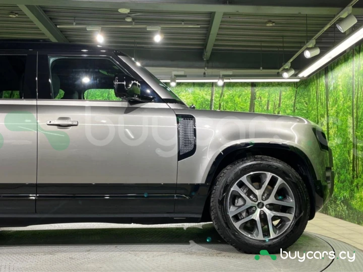 Land Rover Defender Серый