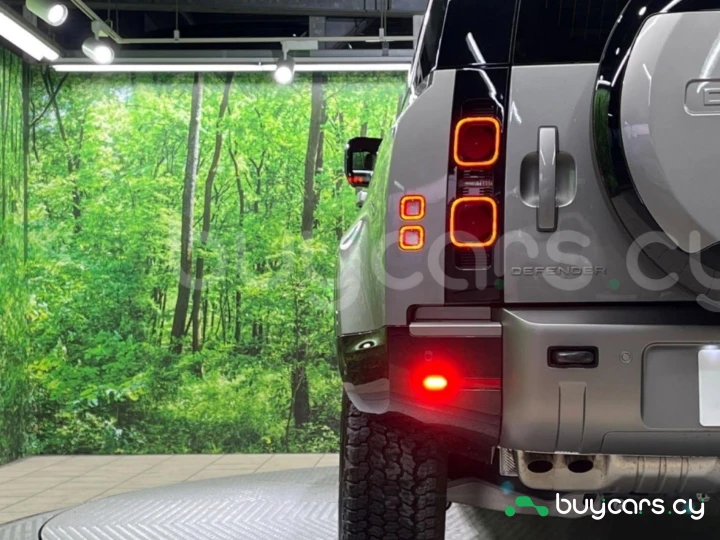 Land Rover Defender Серый