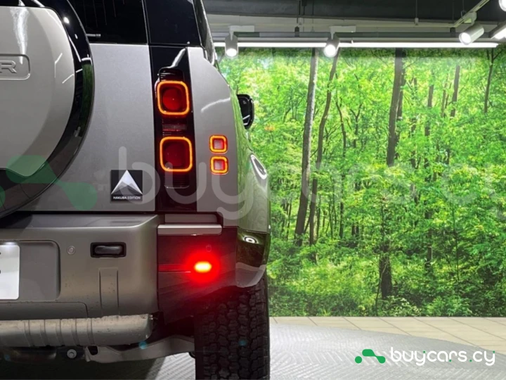 Land Rover Defender Серый