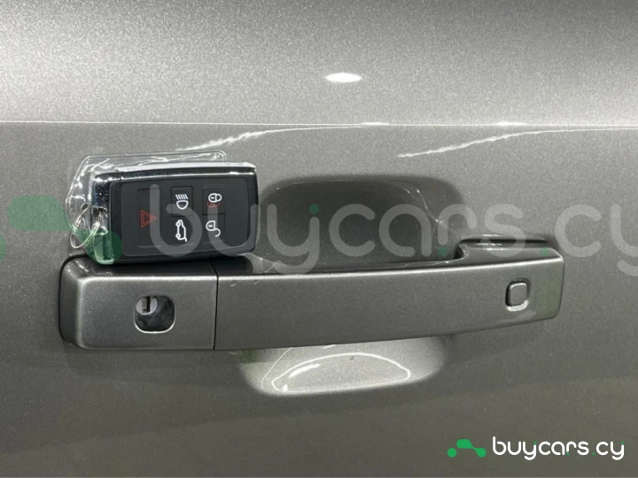 Land Rover Defender Серый