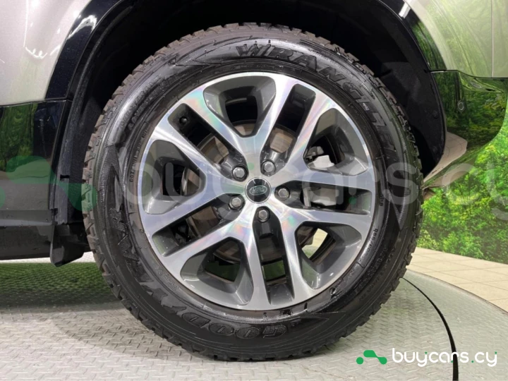 Land Rover Defender Серый