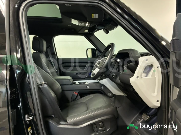 Land Rover Defender Черный