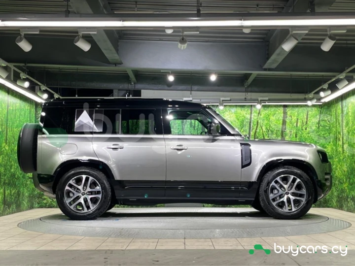 Land Rover Defender Серый