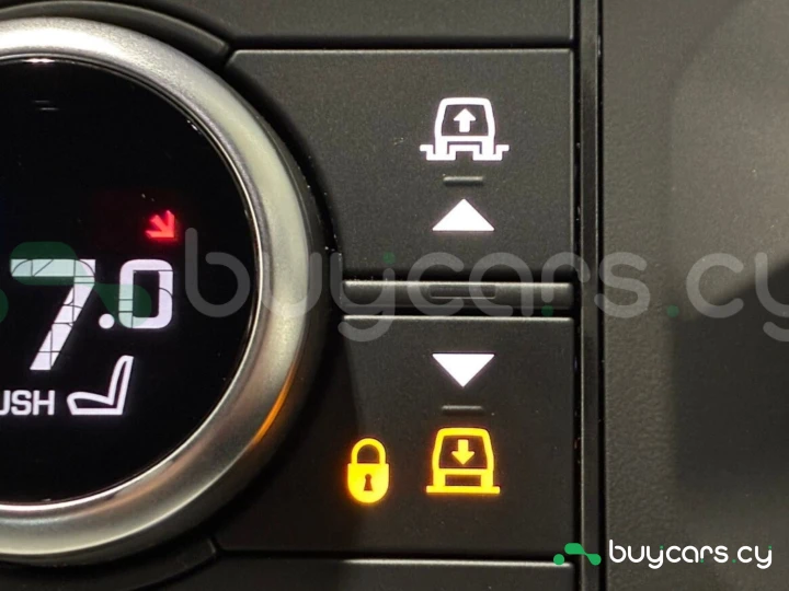 Land Rover Defender Черный