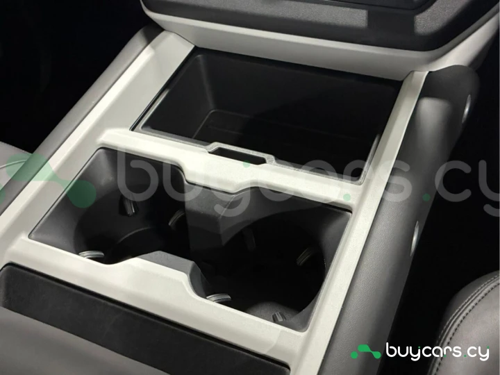 Land Rover Defender Черный