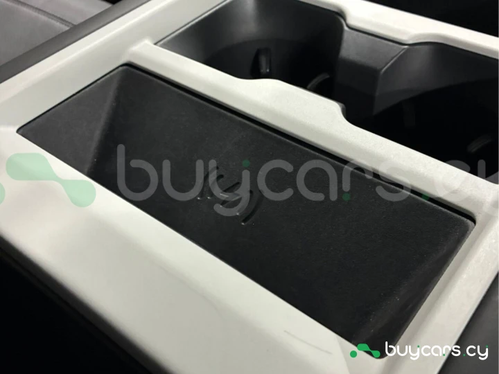 Land Rover Defender Черный