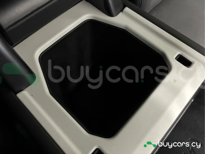 Land Rover Defender Черный