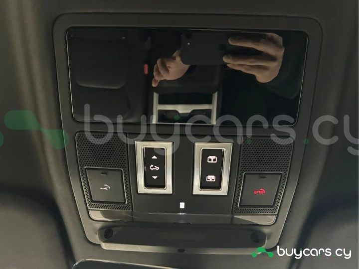 Land Rover Defender Черный