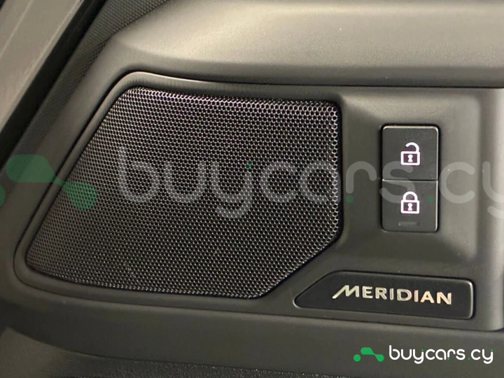 Land Rover Defender Черный