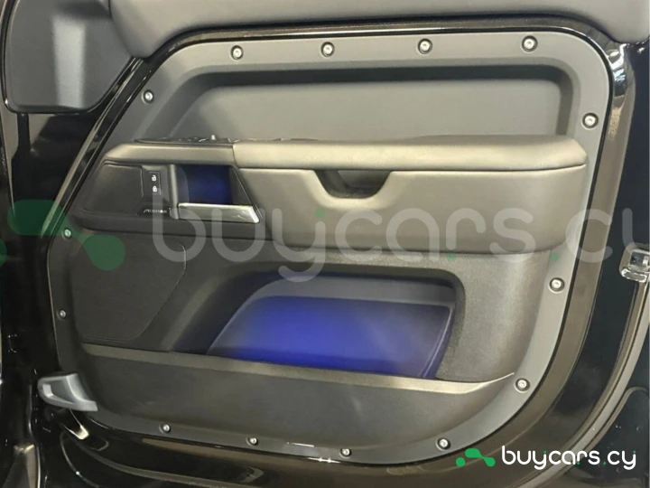 Land Rover Defender Черный