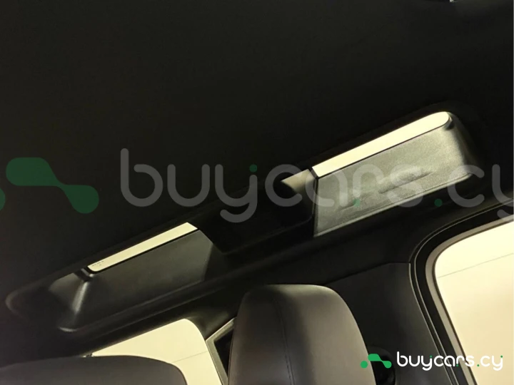 Land Rover Defender Черный