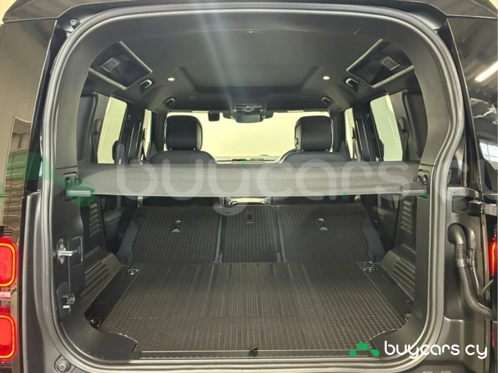 Land Rover Defender Черный