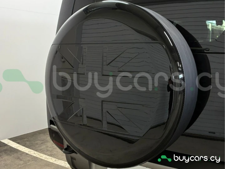 Land Rover Defender Черный