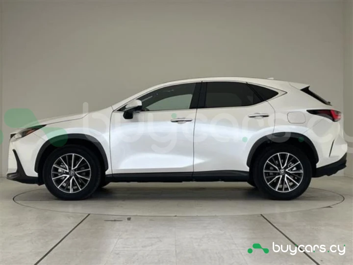 Lexus NX Белый