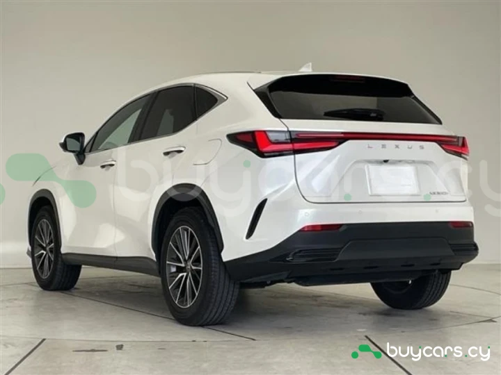Lexus NX Белый