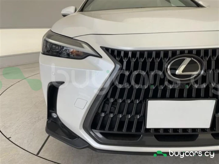 Lexus NX Белый