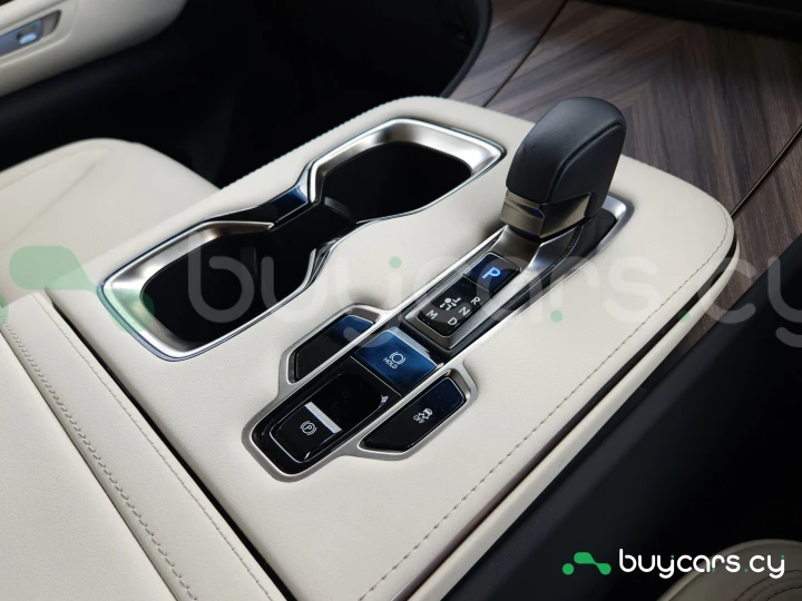 Lexus LM Темно-красный