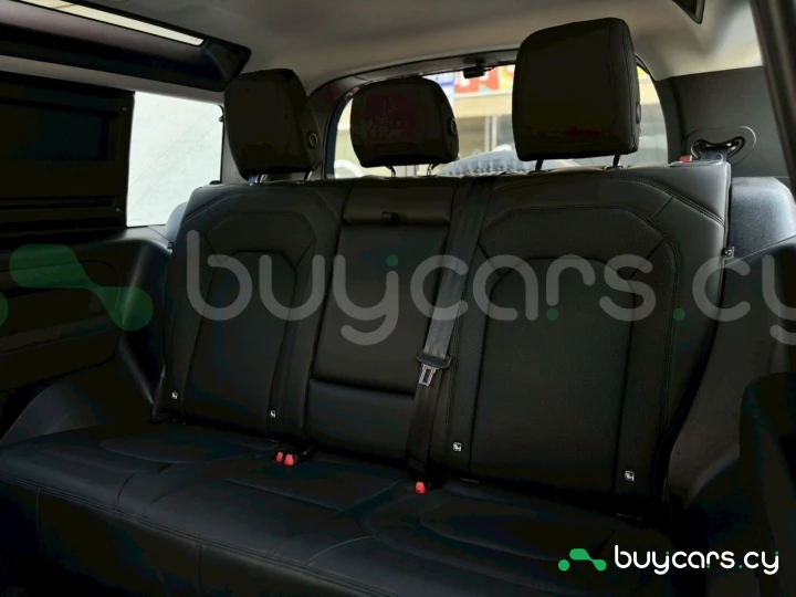 Land Rover Defender Синий