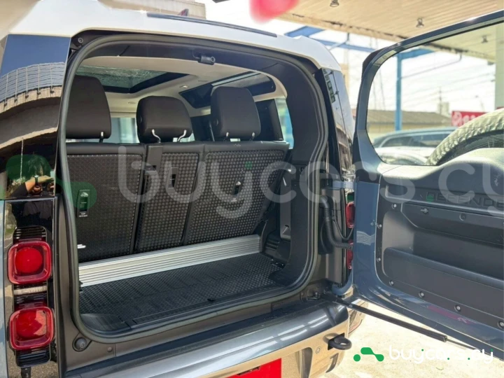 Land Rover Defender Синий