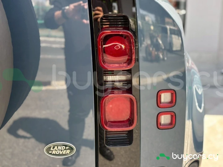 Land Rover Defender Синий