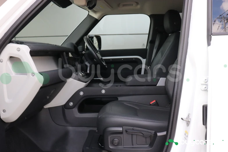 Land Rover Defender Белый
