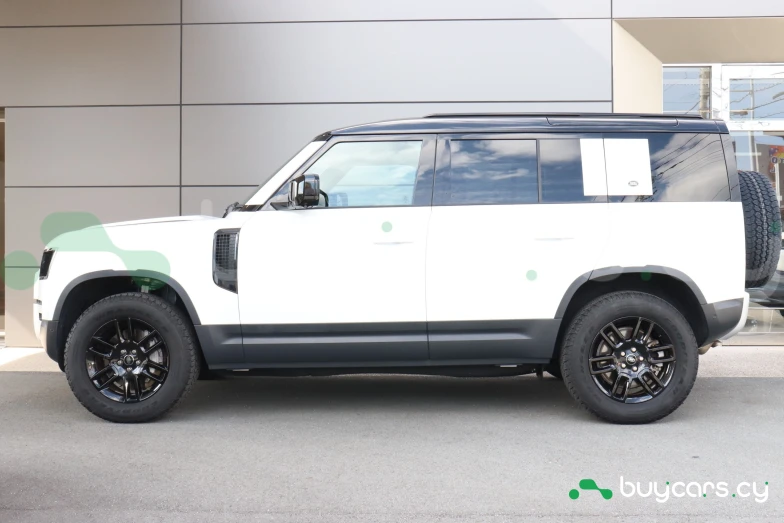 Land Rover Defender Белый