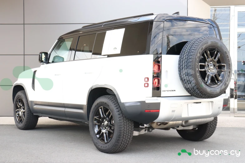Land Rover Defender Белый