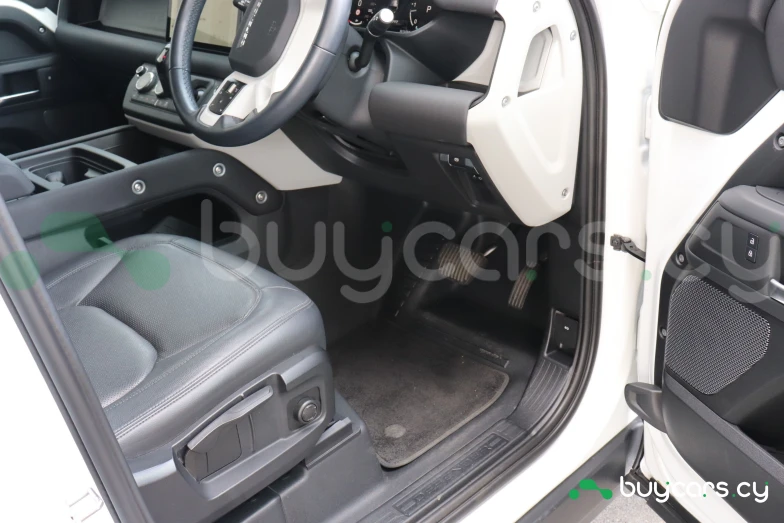 Land Rover Defender Белый