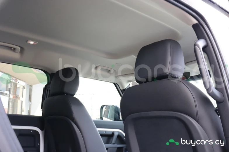 Land Rover Defender Белый