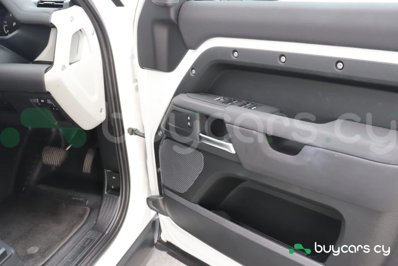 Land Rover Defender Белый