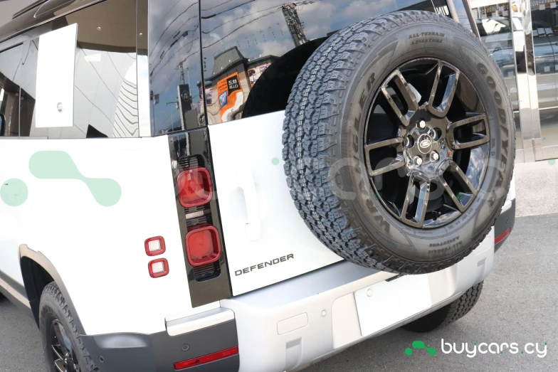 Land Rover Defender Белый