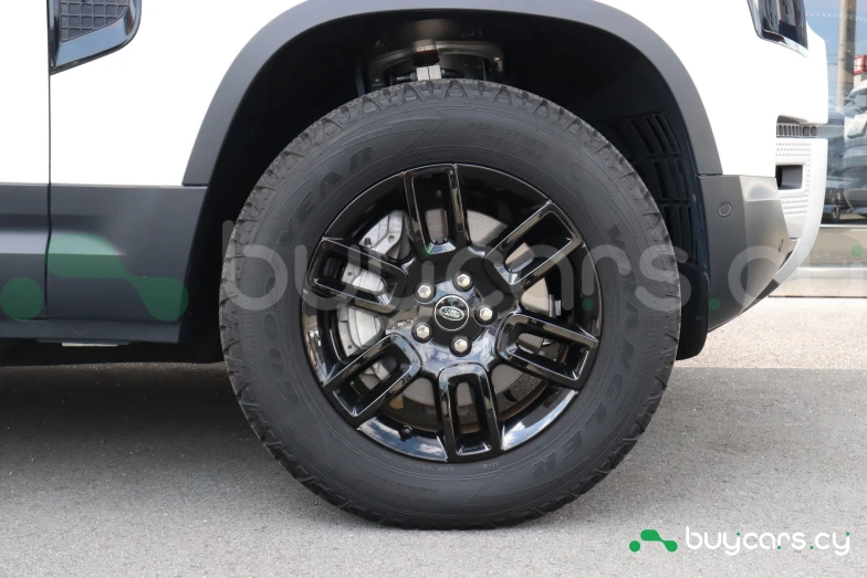 Land Rover Defender Белый