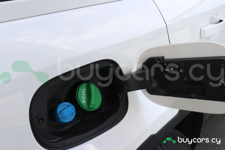 Land Rover Defender Белый