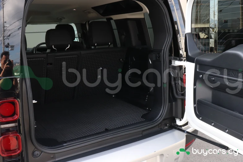 Land Rover Defender Белый