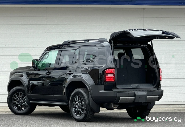 Toyota Land Cruiser 250 Черный