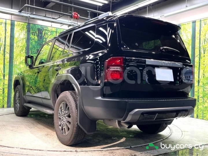 Toyota Land Cruiser 250 Черный