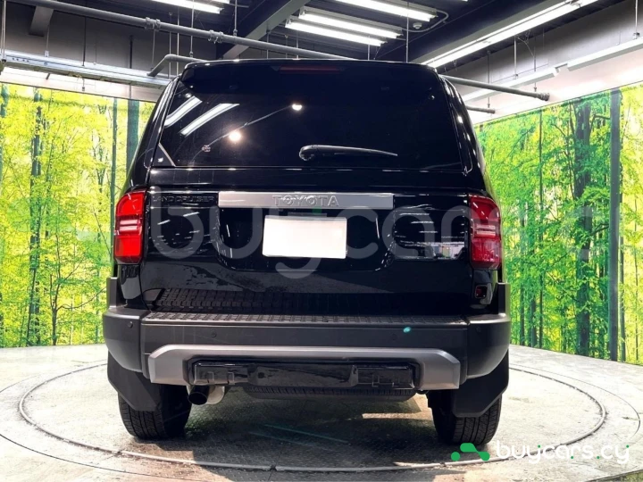 Toyota Land Cruiser 250 Черный
