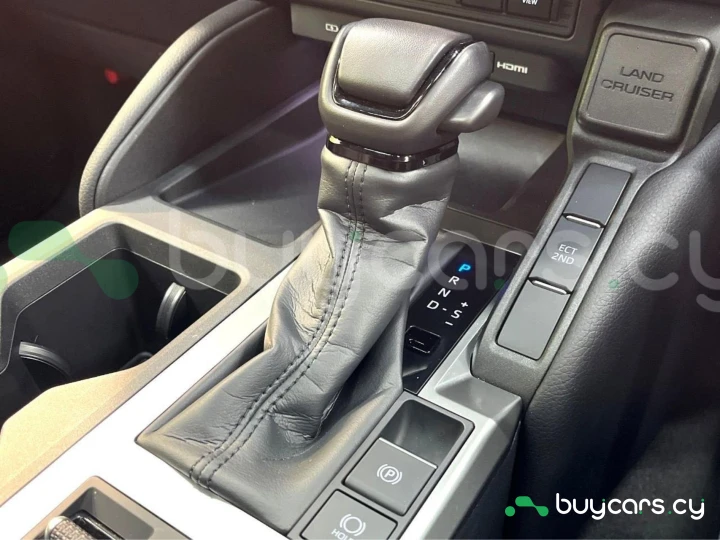 Toyota Land Cruiser 250 Черный